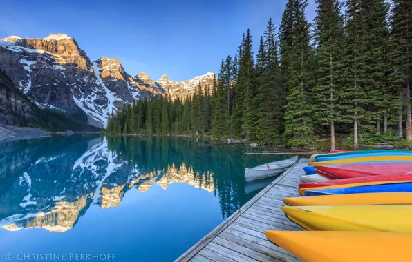 Лес, горы, озеро, лодки, причал, Канада