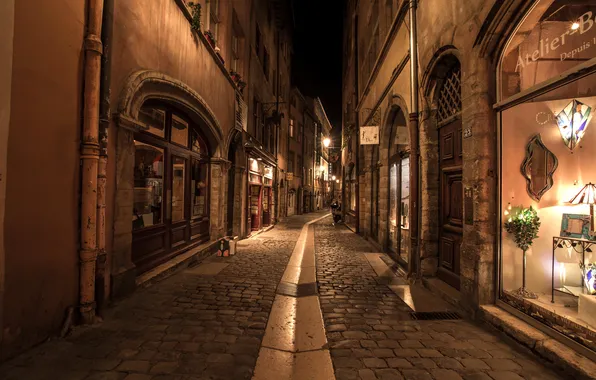 Картинка ночь, огни, улица, Франция, дома, переулок, Lyon, витрины