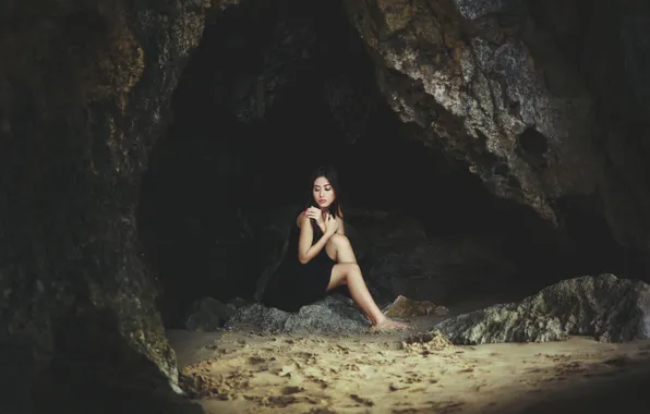 Картинка девушка, поза, платье, пещера, сидит