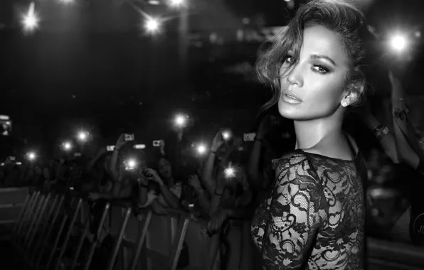 Картинка взгляд, лицо, толпа, платье, актриса, черно-белое, певица, Jennifer Lopez