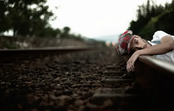 Картинка настроение, шляпа, железная дорога, парень