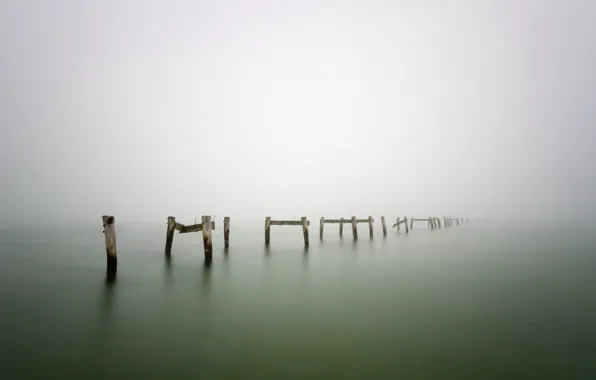 Картинка море, пейзаж, туман, опоры
