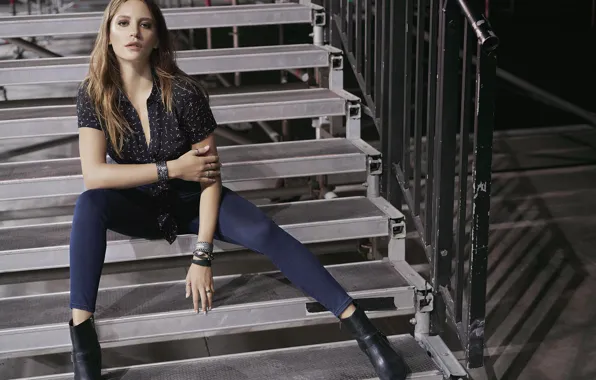 Девушка, украшения, джинсы, лестница, блузка, Serenay Sarikaya