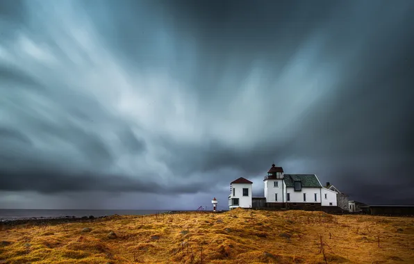 Море, берег, дома