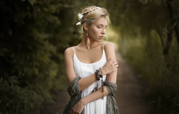 Картинка девушка, поза, руки, Алиса, браслеты, шаль, Аполлинария Баринова