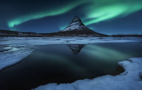 Зима, вода, звезды, снег, ночь, северное сияние, Исландия, гора Kirkjufell