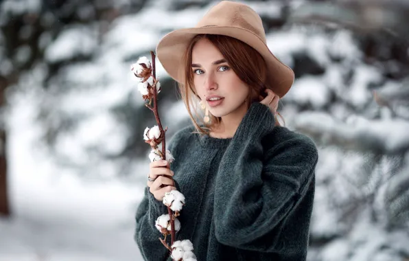 Картинка зима, взгляд, снег, Девушка, ветка, шляпа, свитер, Сергей Сорокин