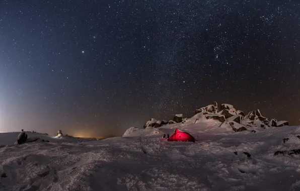 Картинка зима, небо, звезды, снег, ночь, камни, палатка