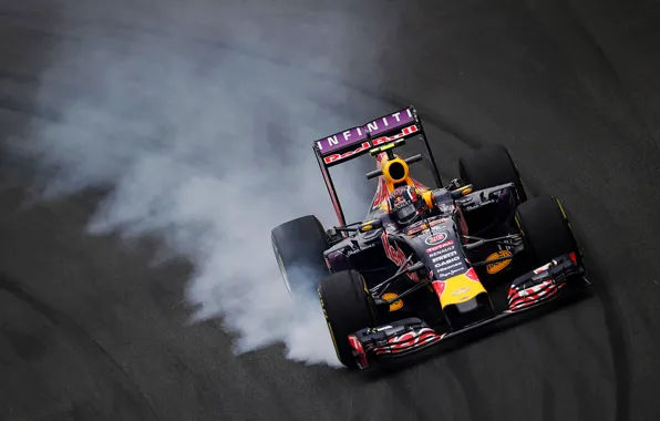 Картинка Дым, Formula 1, Red Bull, Daniil Kvyat, Торможение