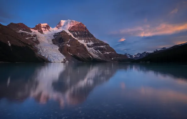 Картинка снег, горы, озеро, отражение, скалы, Канада, Berg Lake, Mount Robson Provincial Park