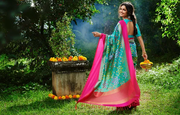 Flowers, indian, actress, bollywood, saree, traditional saree, Vartika singh