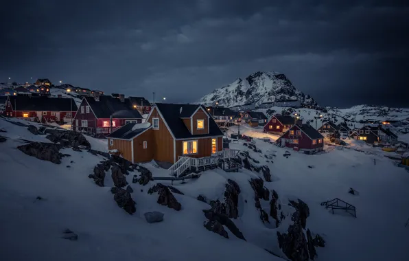 Картинка снег, горы, ночь, огни, дома, буря, Гренландия, серые облака