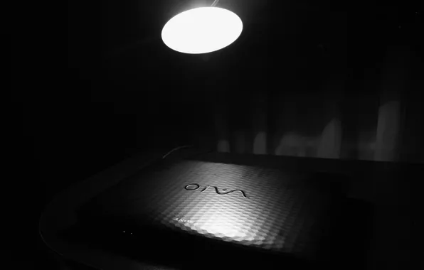 Лампа, Стол, ноутбук, VAIO, SONY, чёрно - белое.