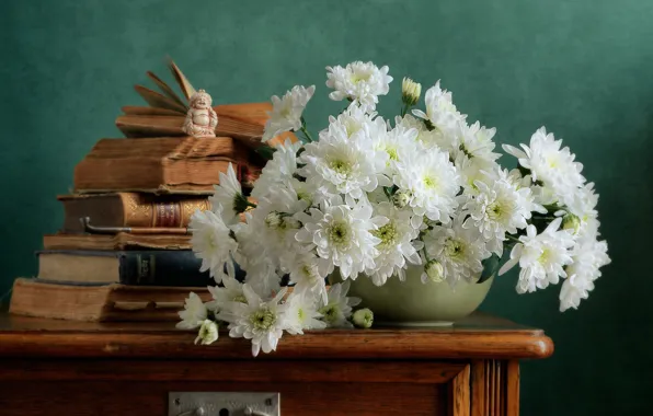 Цветы, стол, книги, букет, белые, натюрморт, Будда, хризантемы