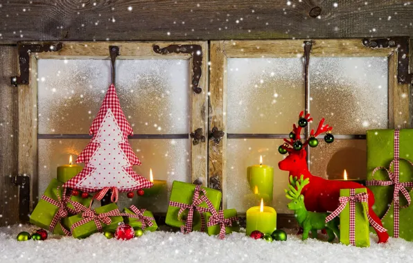 Картинка зима, снег, украшения, праздник, шары, елка, свечи, окно