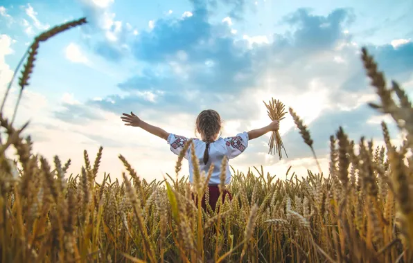 Картинка Облака, Ребенок, Девочка, Украина, Ukraine, Сзади, Children, Пшеничное поле