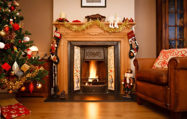 Картинка зима, комната, огонь, игрушки, елка, кресло, Новый Год, Рождество