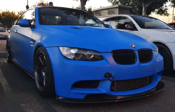 BMW, синяя, чёткая