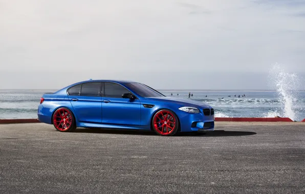 Картинка море, синий, BMW, БМВ, красные, red, wheels, диски
