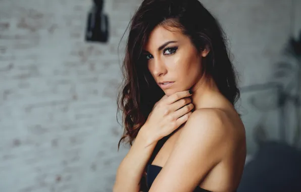 Картинка взгляд, девушка, портрет, макияж, брюнетка, прическа, красотка, боке