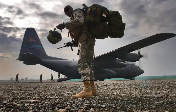 Картинка самолет, оружие, солдат, Lockheed, Hercules, C-130H2