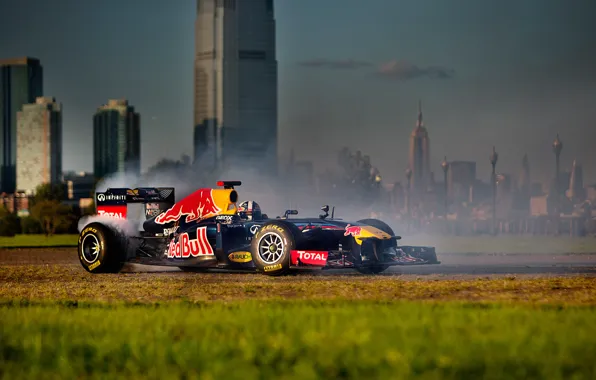 Картинка болид, formula 1, Red Bull, RB7, New-York, David Coulthard