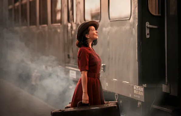 Девушка, ретро, поезд, чемоданы