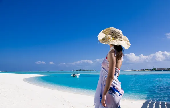 Картинка песок, море, пляж, девушка, облака, берег, платье, шляпка