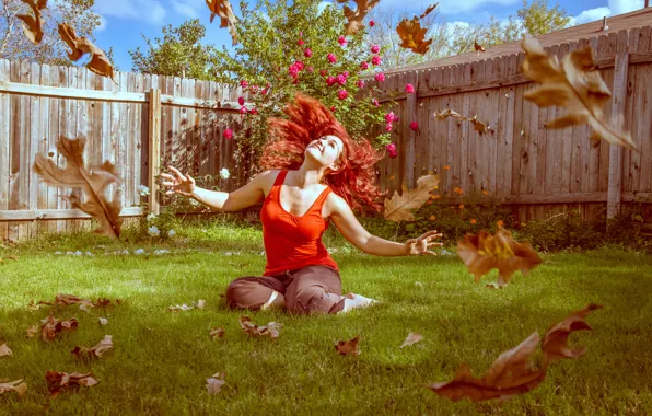 Листья, радость, зеленая трава, розы, red hair, leaves, roses, красные волосы