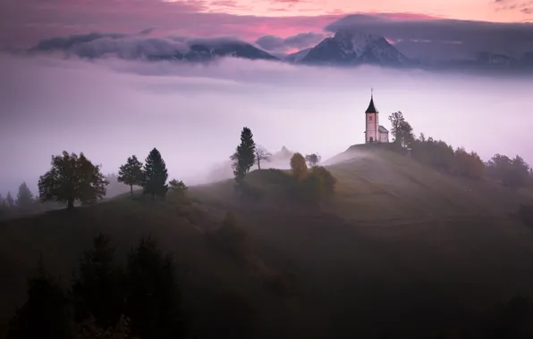 Горы, туман, утро, церковь