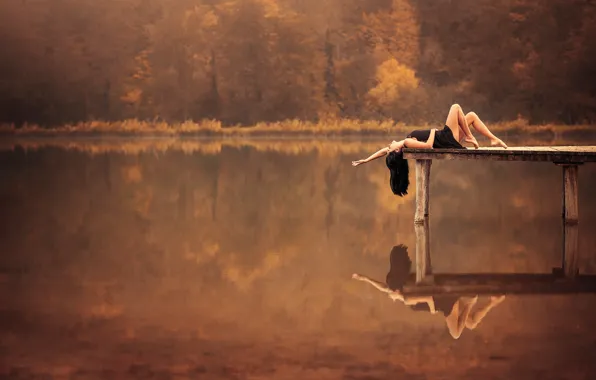 Картинка осень, природа, отражение, волосы, утро, причал, ножки, Leslie Boulnois