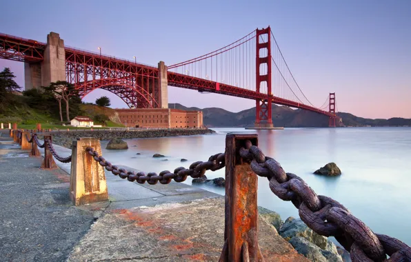 Картинка мост, город, пролив, камни, вечер, ограда, Калифорния, Сан-Франциско