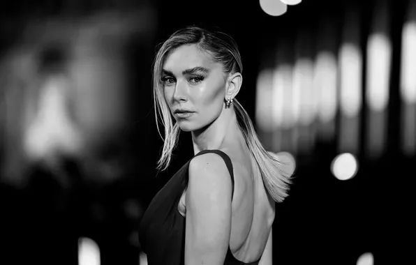 Взгляд, поза, спина, актриса, hair, черно белая, Ванесса Кирби, Vanessa Kirby
