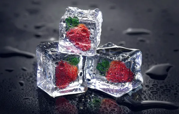 Обои лед, капли, прозрачный, ягоды, темный фон, лёд, клубника, замороженные, кубики льда картинки на рабочий стол, раздел еда - скачать