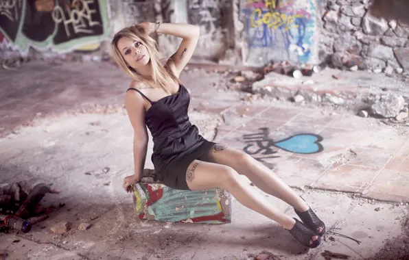 Картинка smile, model, beauty, blonde, pose, tattoos