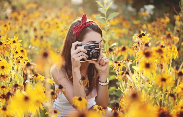 Картинка лето, девушка, цветы, камера