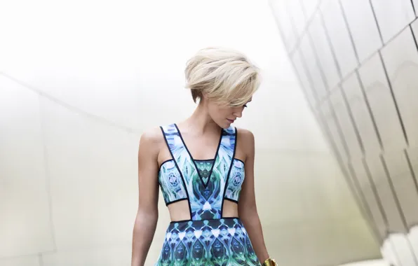 Картинка девушка, фон, платье, Nicky Whelan