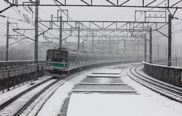 Снег, поезд, линии электропередач, железнодорожные