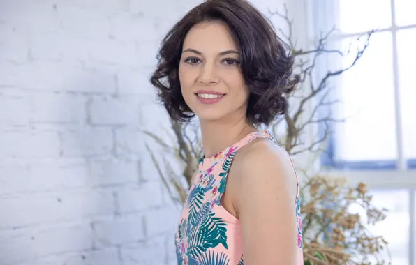 Short hair, model, gorgeous, photoshoot, posing, beautiful face, indoors, tanned babe