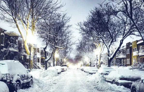 Картинка зима, дорога, снег, машины, город, улица, дома, вечер