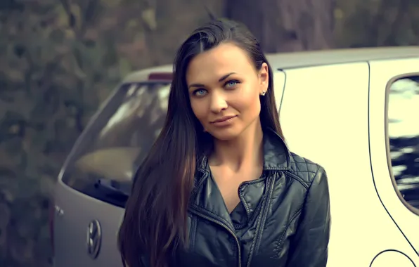 Девушка, улыбка, волосы, volkswagen, брюнетка, girl, sexy, красивая