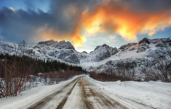 Зима, дорога, горы