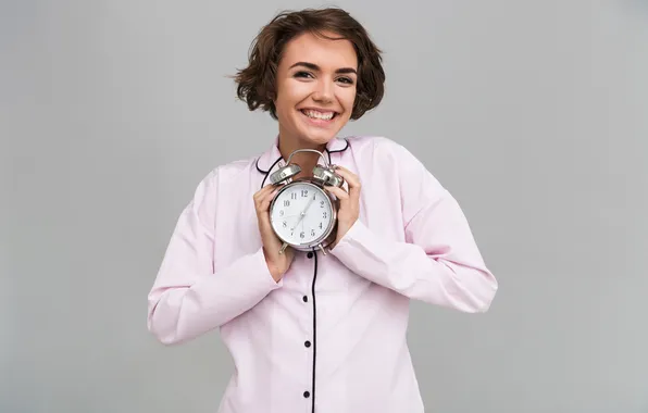 Девушка, улыбка, фон, настроение, часы, портрет, руки, будильник