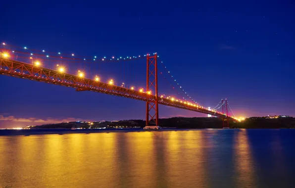 Ночь, огни, Португалия, река Тежу, мост имени 25 апреля