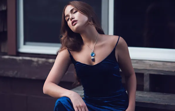 Картинка model, women, necklace, portrait, velvet, closed eyes, women outdoors, pearl necklace
