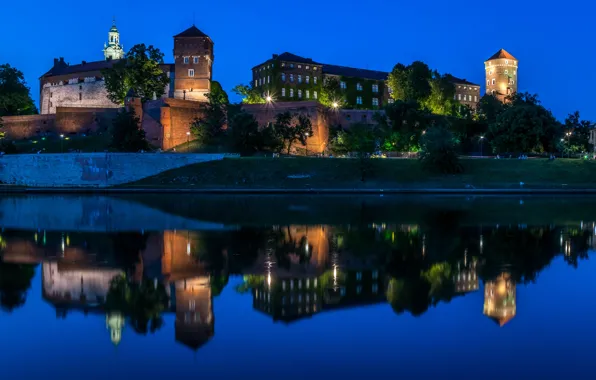 Картинка ночь, огни, отражение, река, замок, Польша, Краков, Wawel Castle