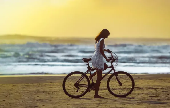 Пляж, девушка, велосипед