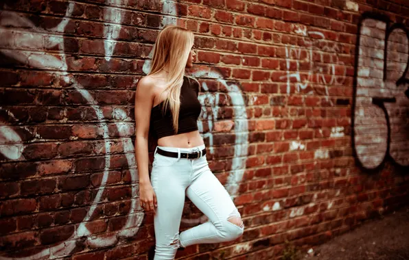 Девушка, стена, улица