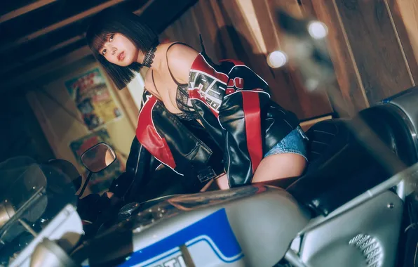 Картинка girl, bra, shorts, bike, woman, young, beautiful, brunette