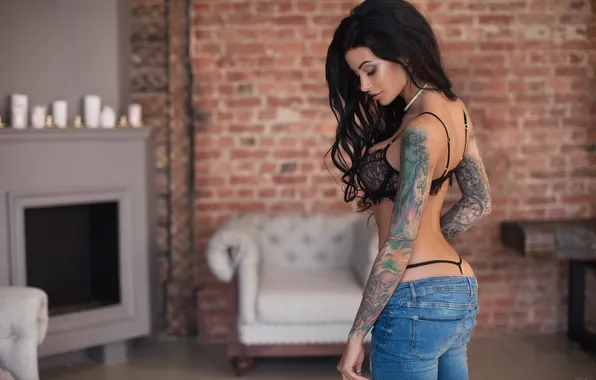 Картинка girl, bra, young, model, pretty, tattoo, jeans, brunette